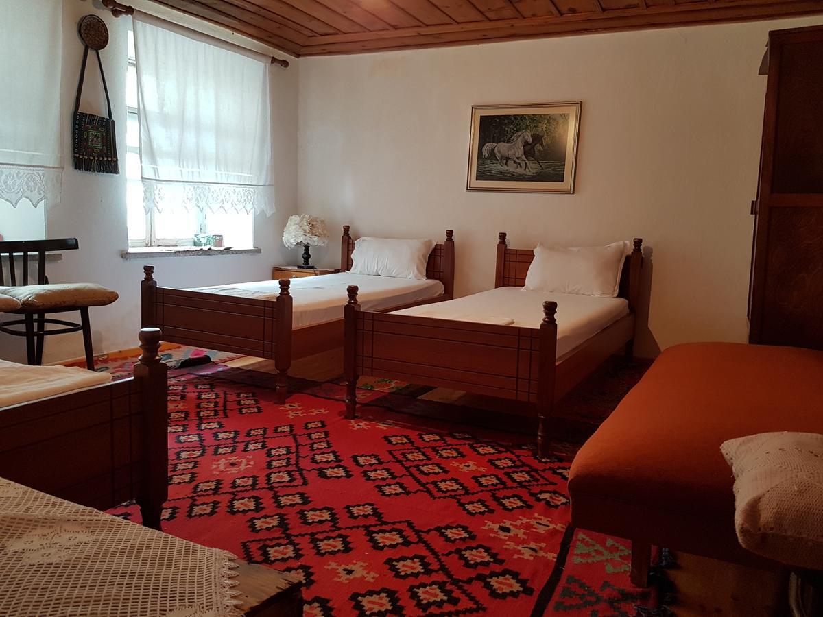 Eva Guesthouse Gjirokastër Eksteriør billede