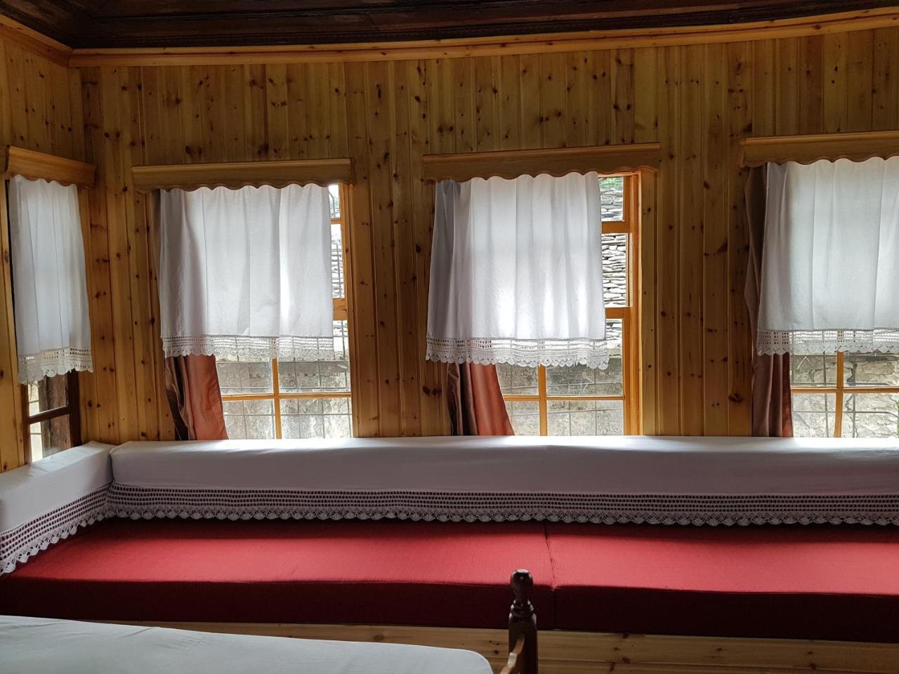 Eva Guesthouse Gjirokastër Eksteriør billede