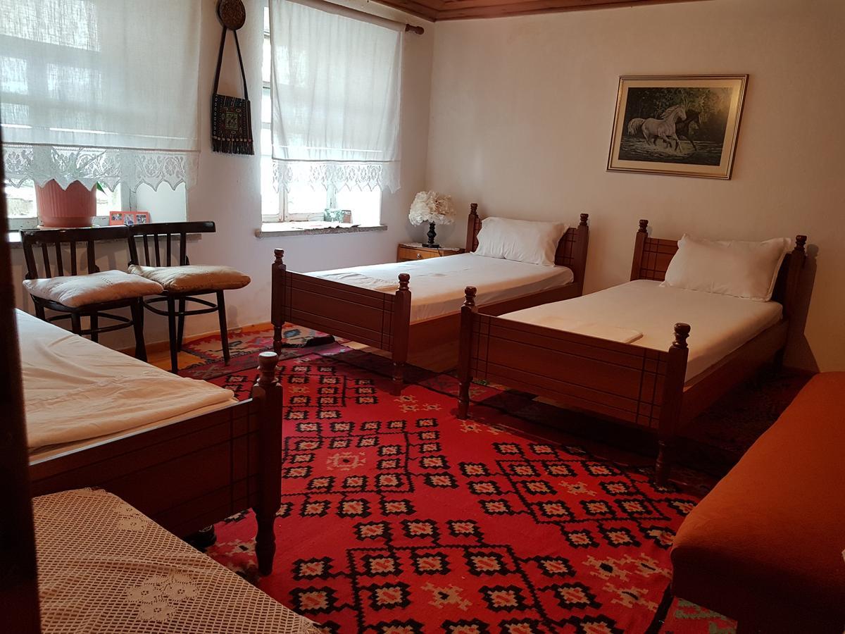 Eva Guesthouse Gjirokastër Eksteriør billede